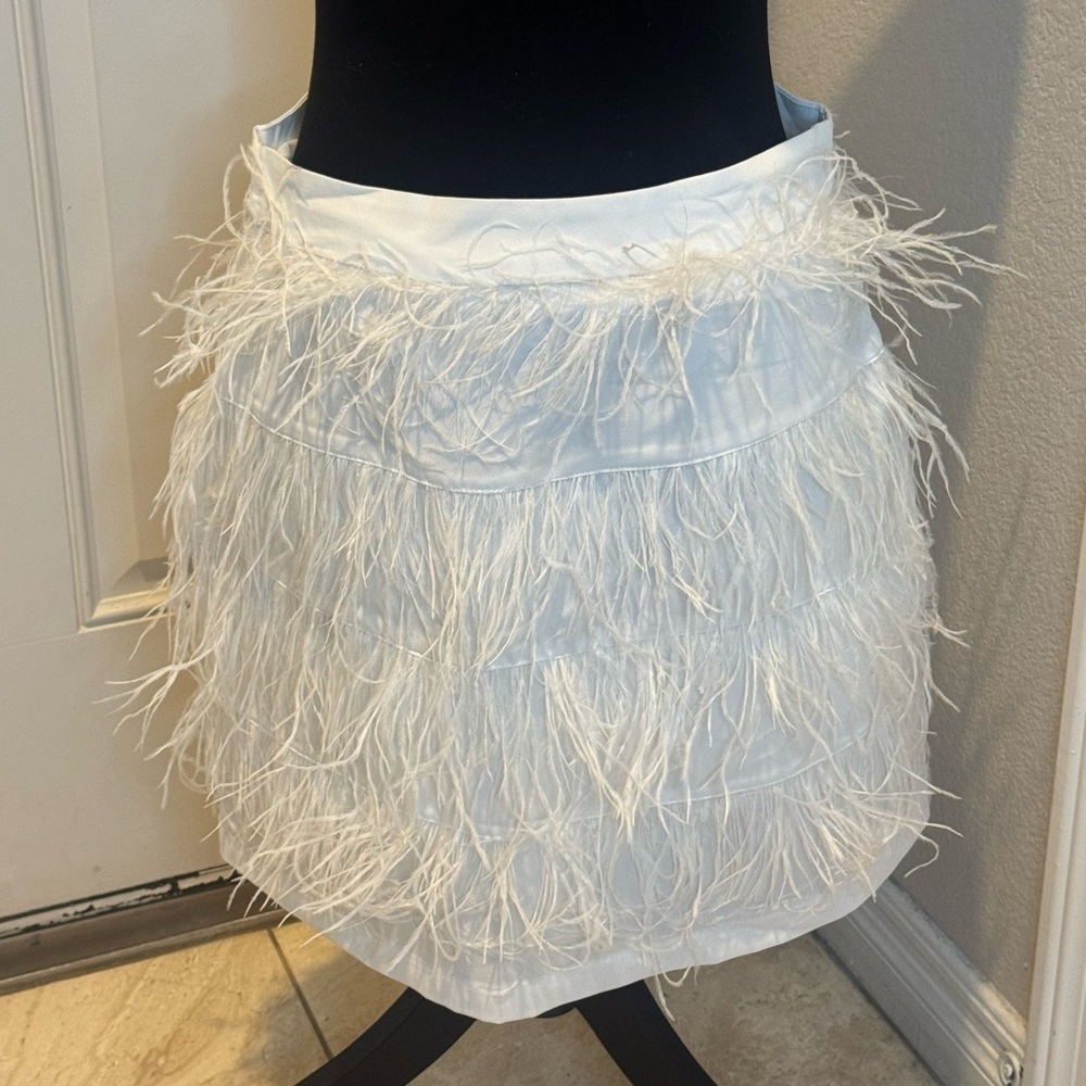 NEW GB WOMENS Elegant White Feathered Skirt DILLARDS SIZE 7